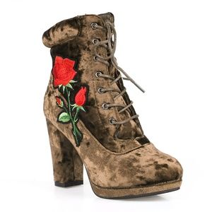 MARTA-01 Women's Velvet Rose Detailed Heel Bootie